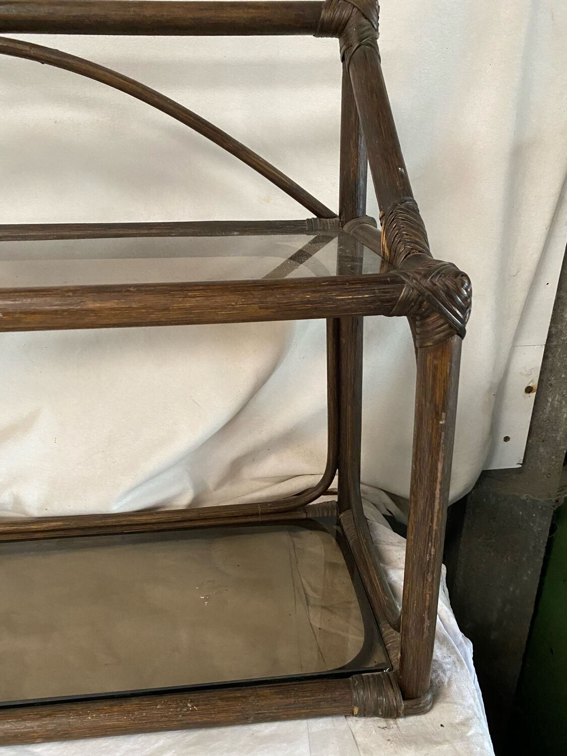 Étagère en rotin vintage