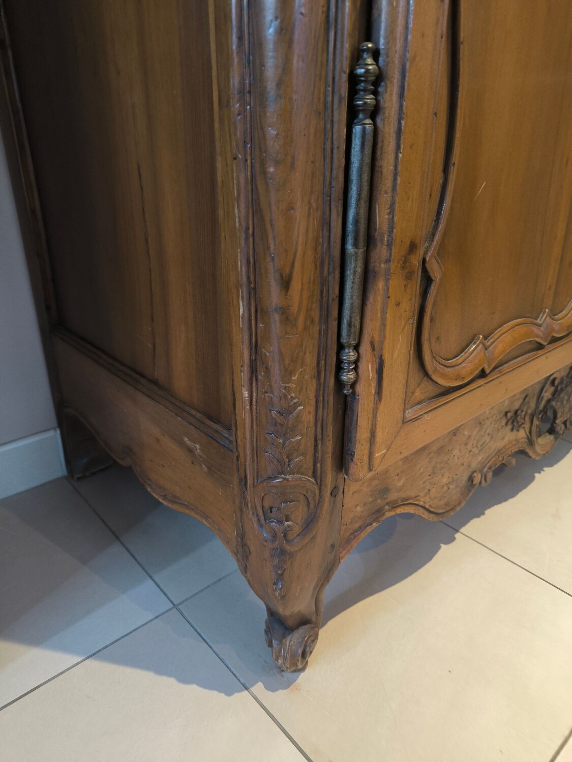 Walnut Louis XV wardrobe from the 18th century.