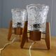 Paire de lampes de table en bois et verre jaune des années 1970 en style mid-century.