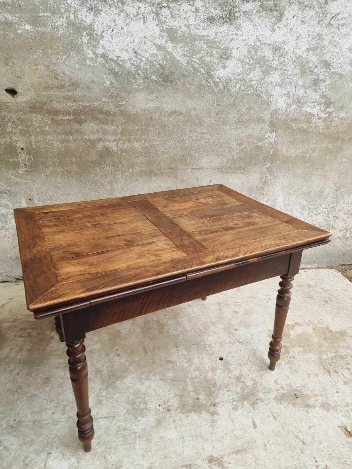 Extendable dining table elm wood