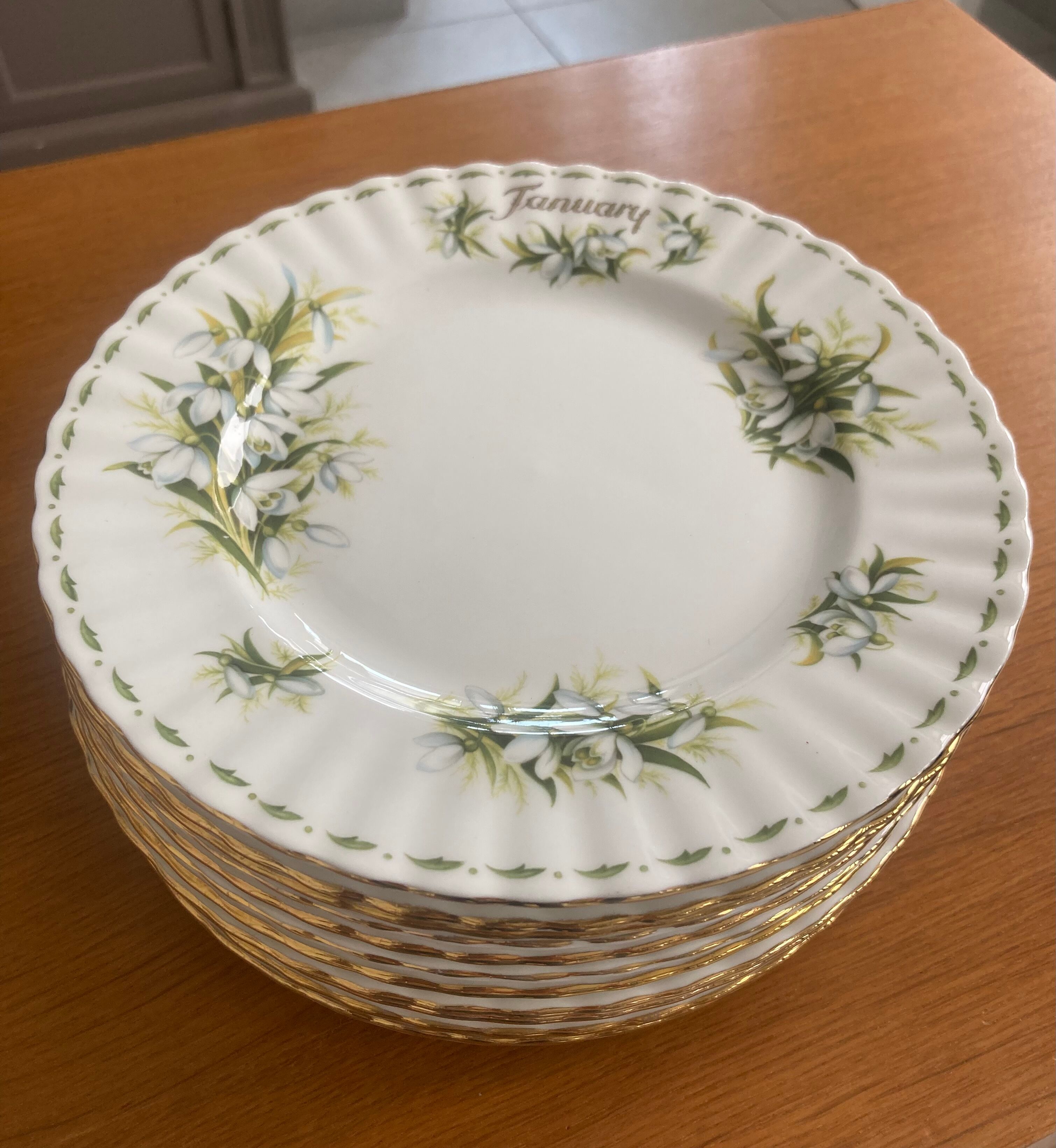 Set de 12 assiettes royal albert « mois de l’année »