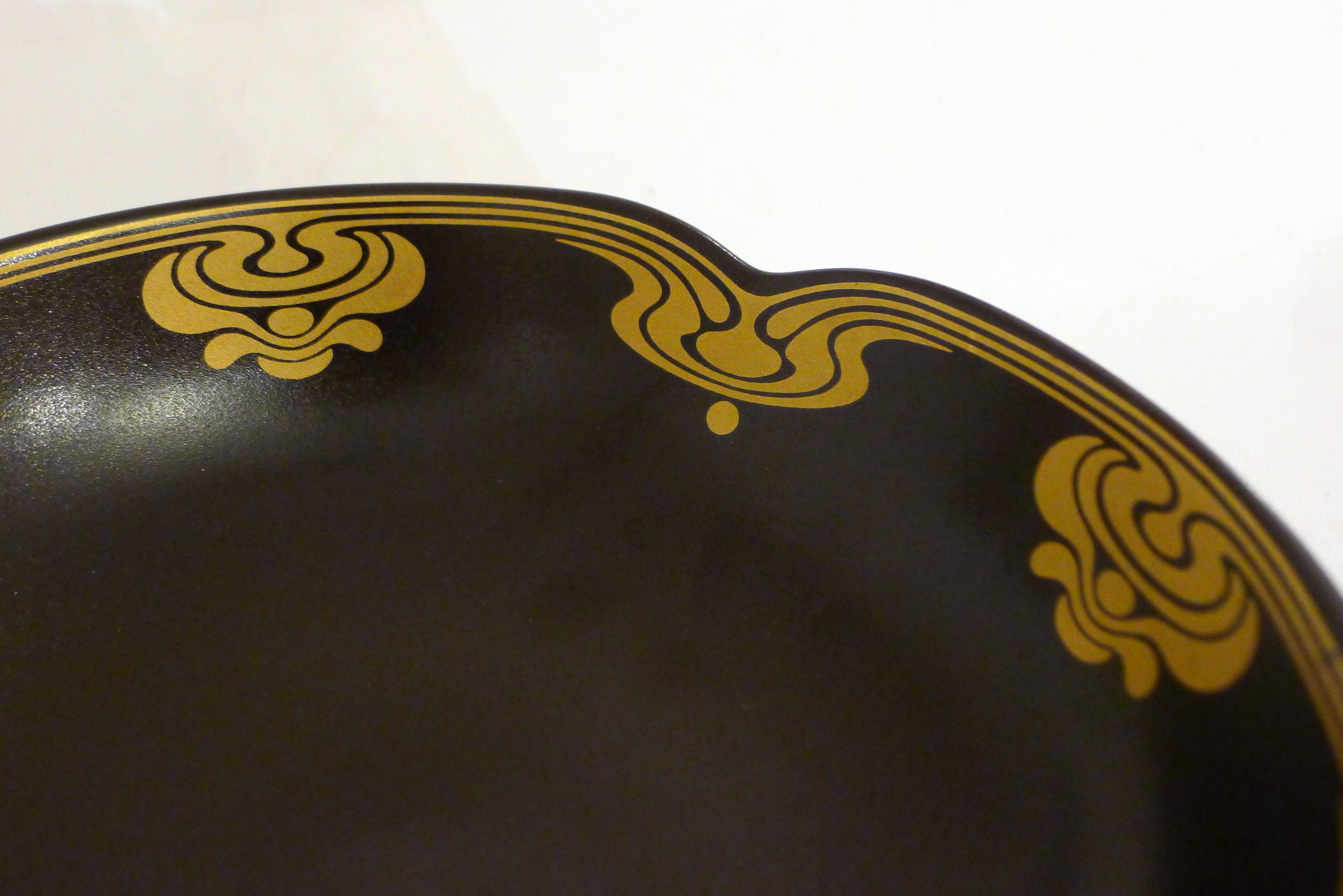 Small serving bowl plate "Bodil" by B. Wiinblad for Rosenthal 1970'