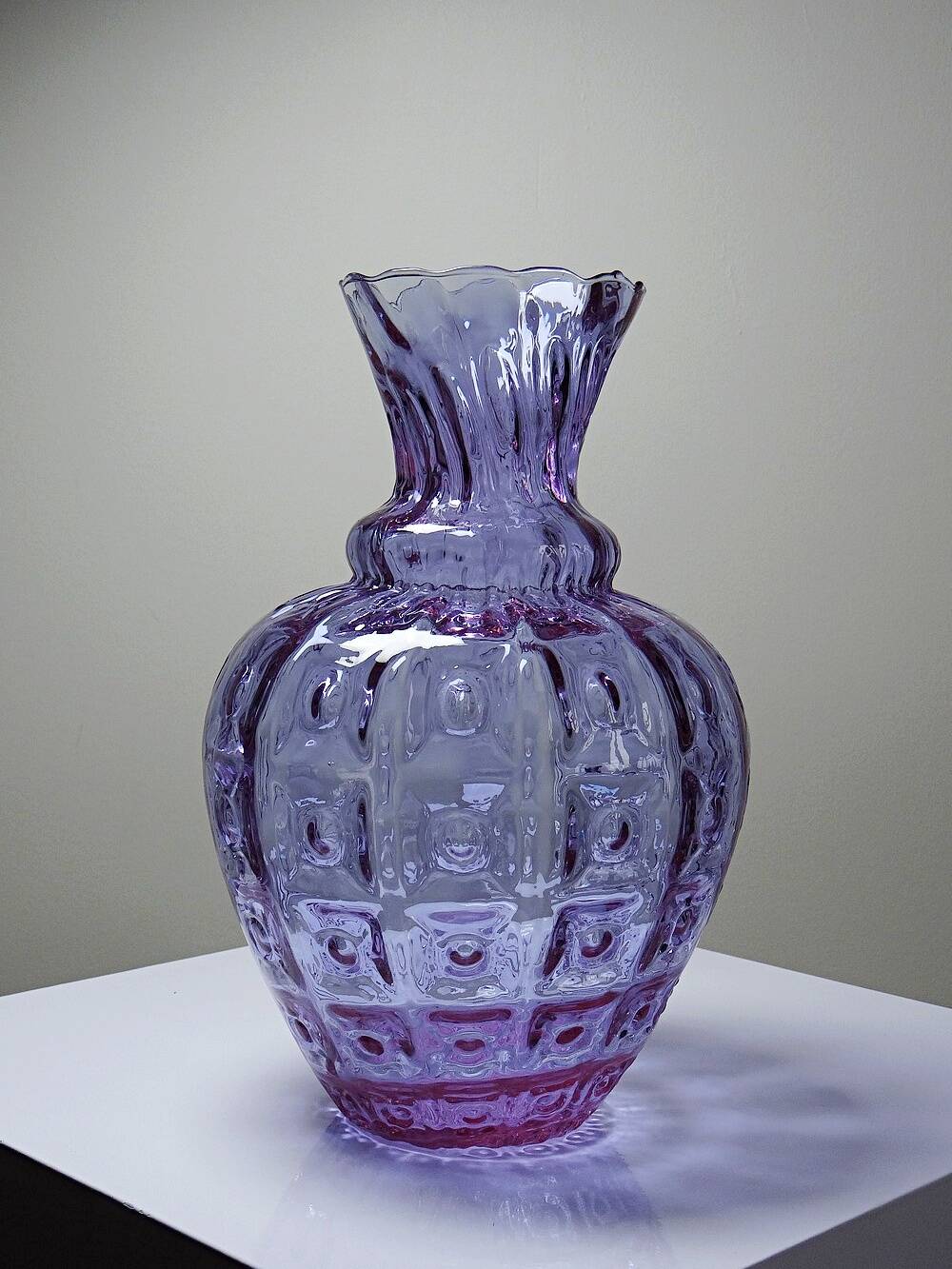 Empoli vase in Alexandrite glass, transitioning from blue to pink, large textured model from the years.