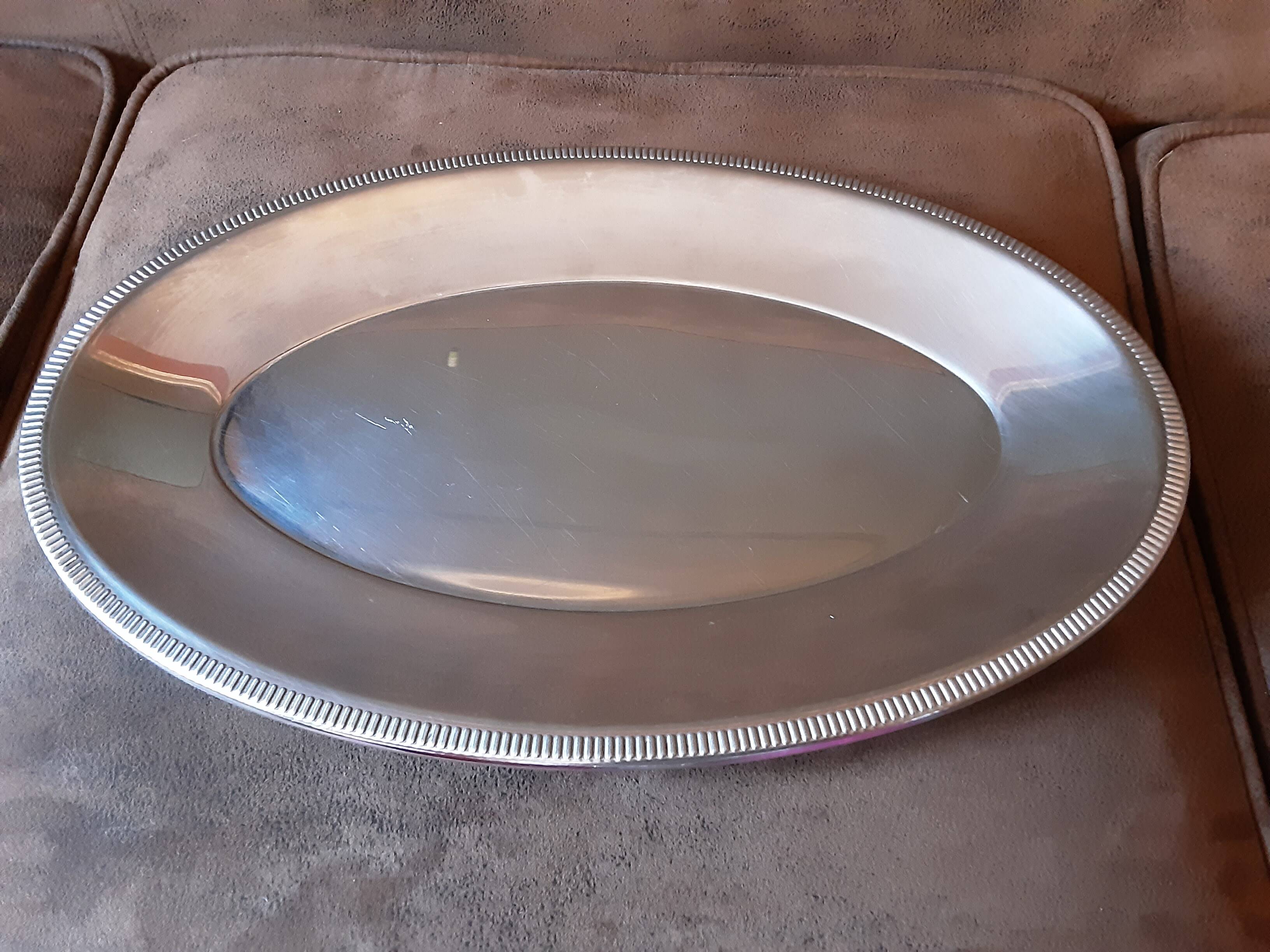 Oval metal dish