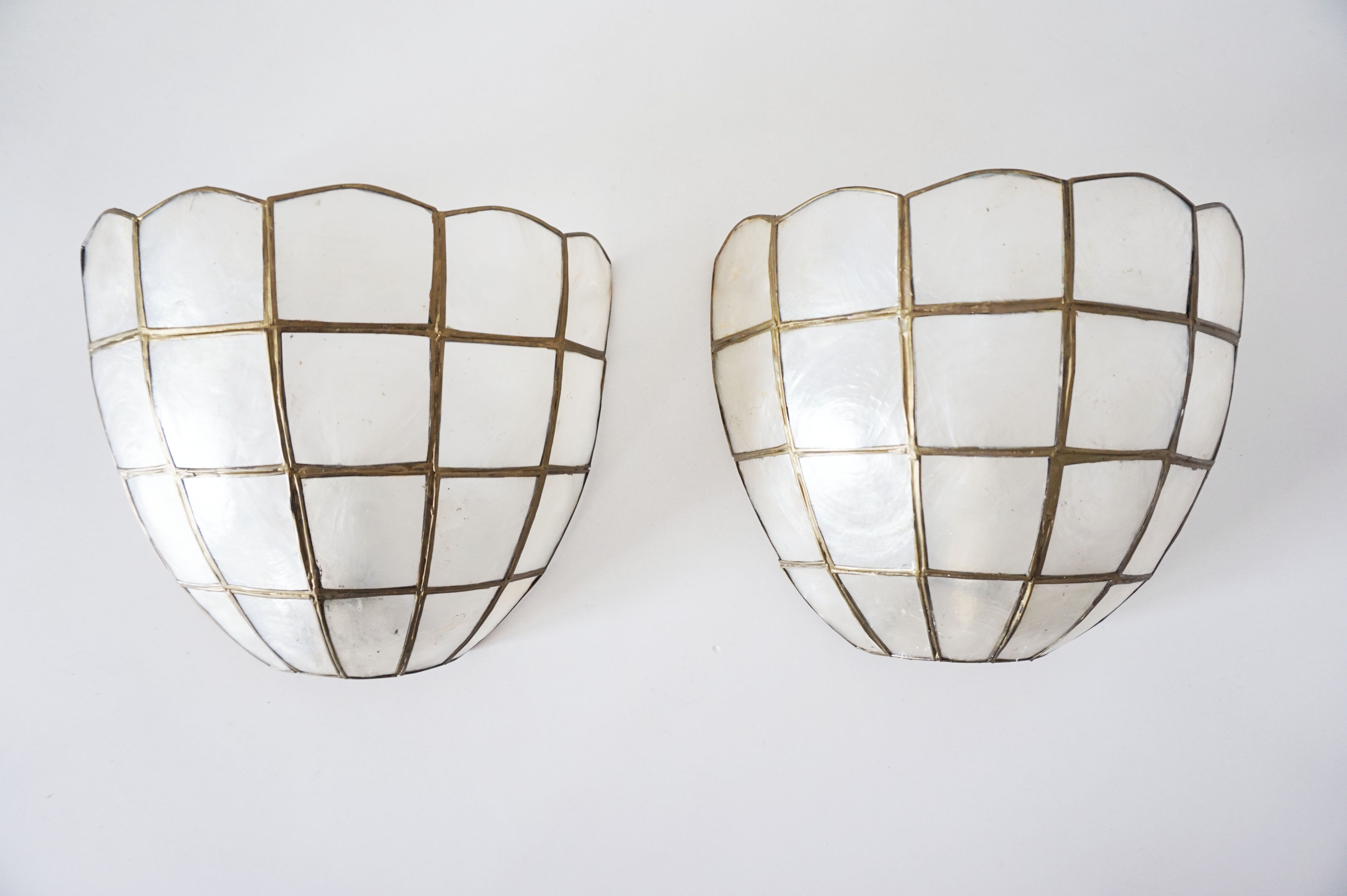 Pair of wall lamps in vintage mother-of-pearl shell shape