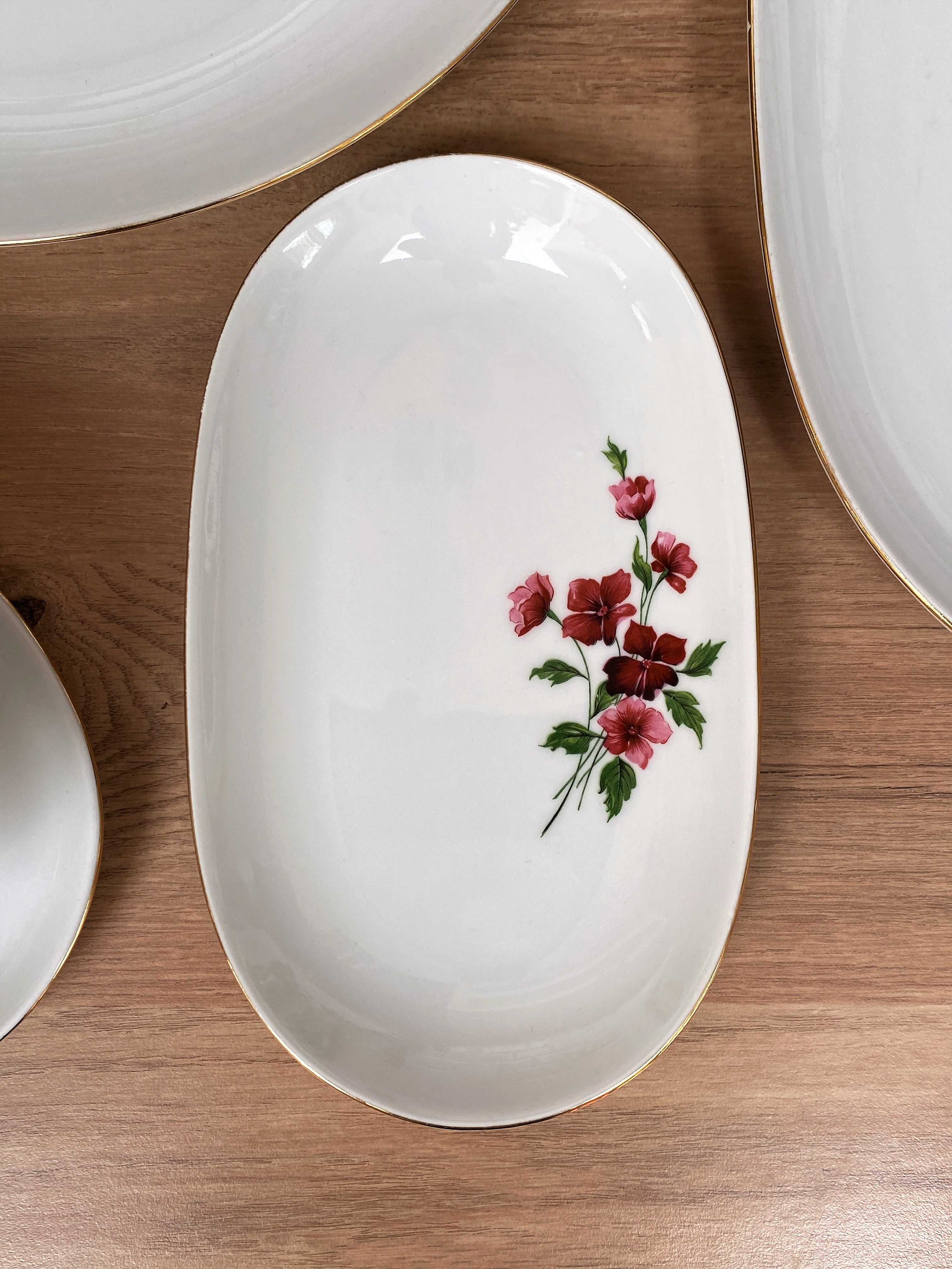 Set of 4 serving dishes