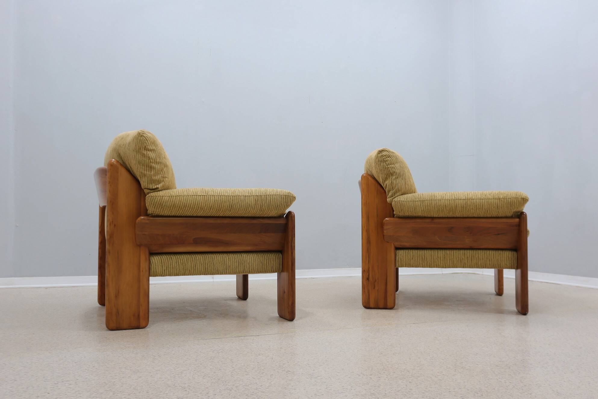Mobil Girgi walnut wood armchairs 1970s, set of 2