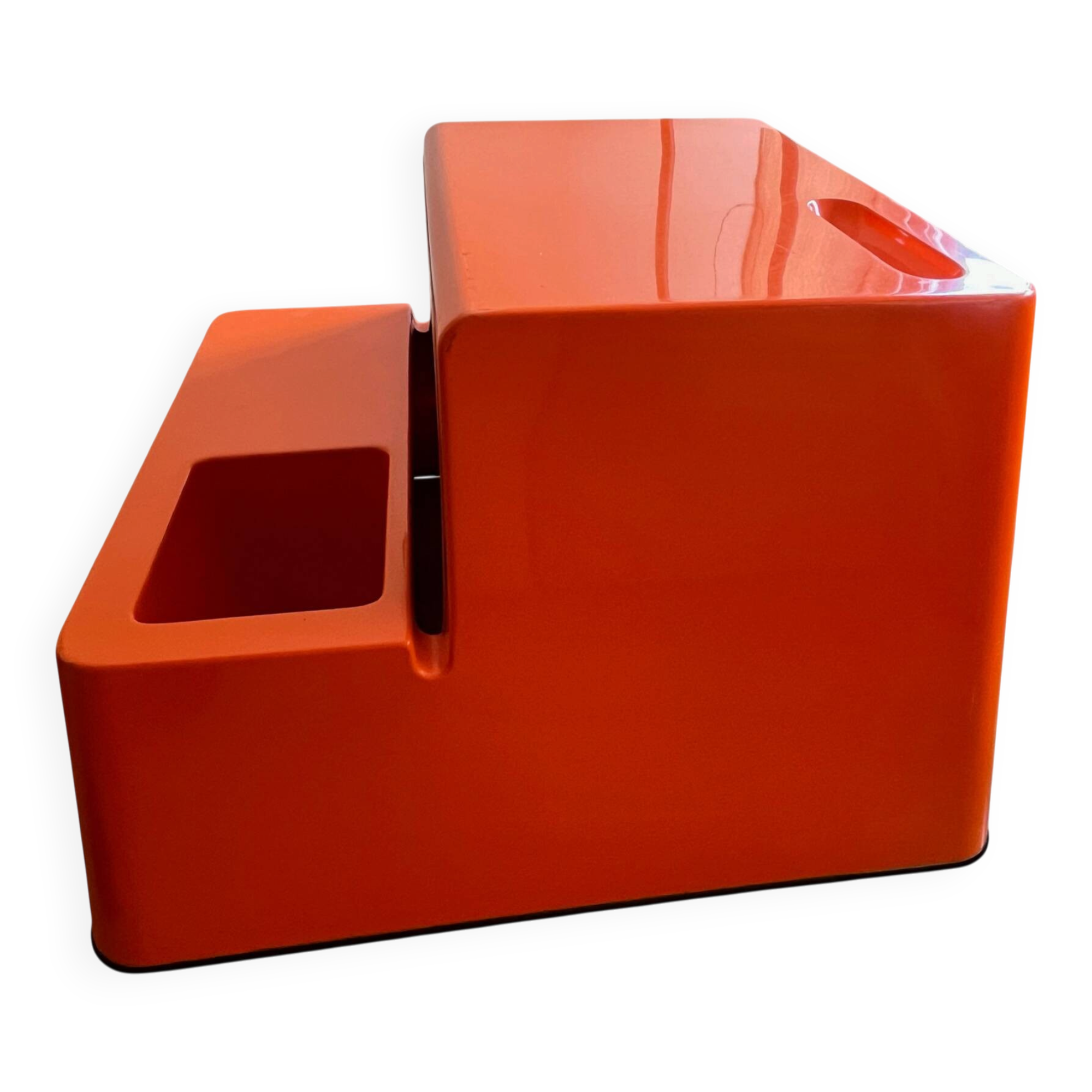 Ozoo Space Age orange bench chest, design by Marc Berthier, 1970s.