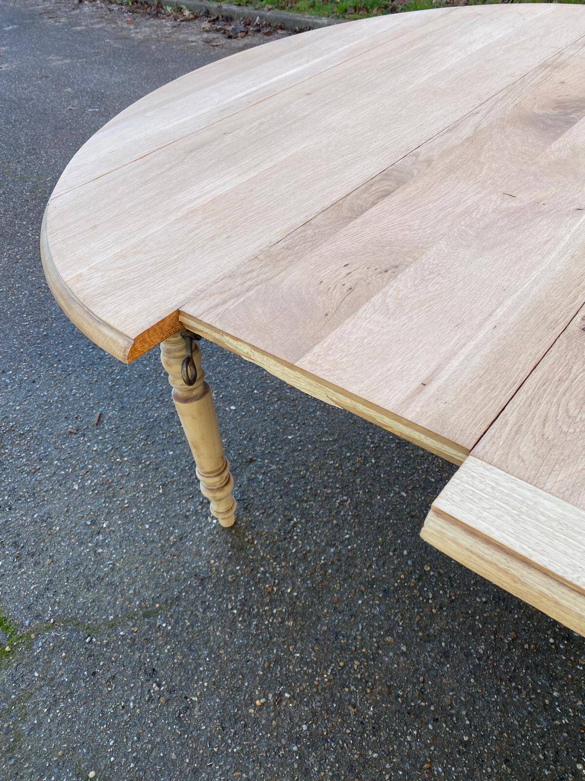 Louis Philippe round extendable dining table with renovated leaves and 4 extensions.