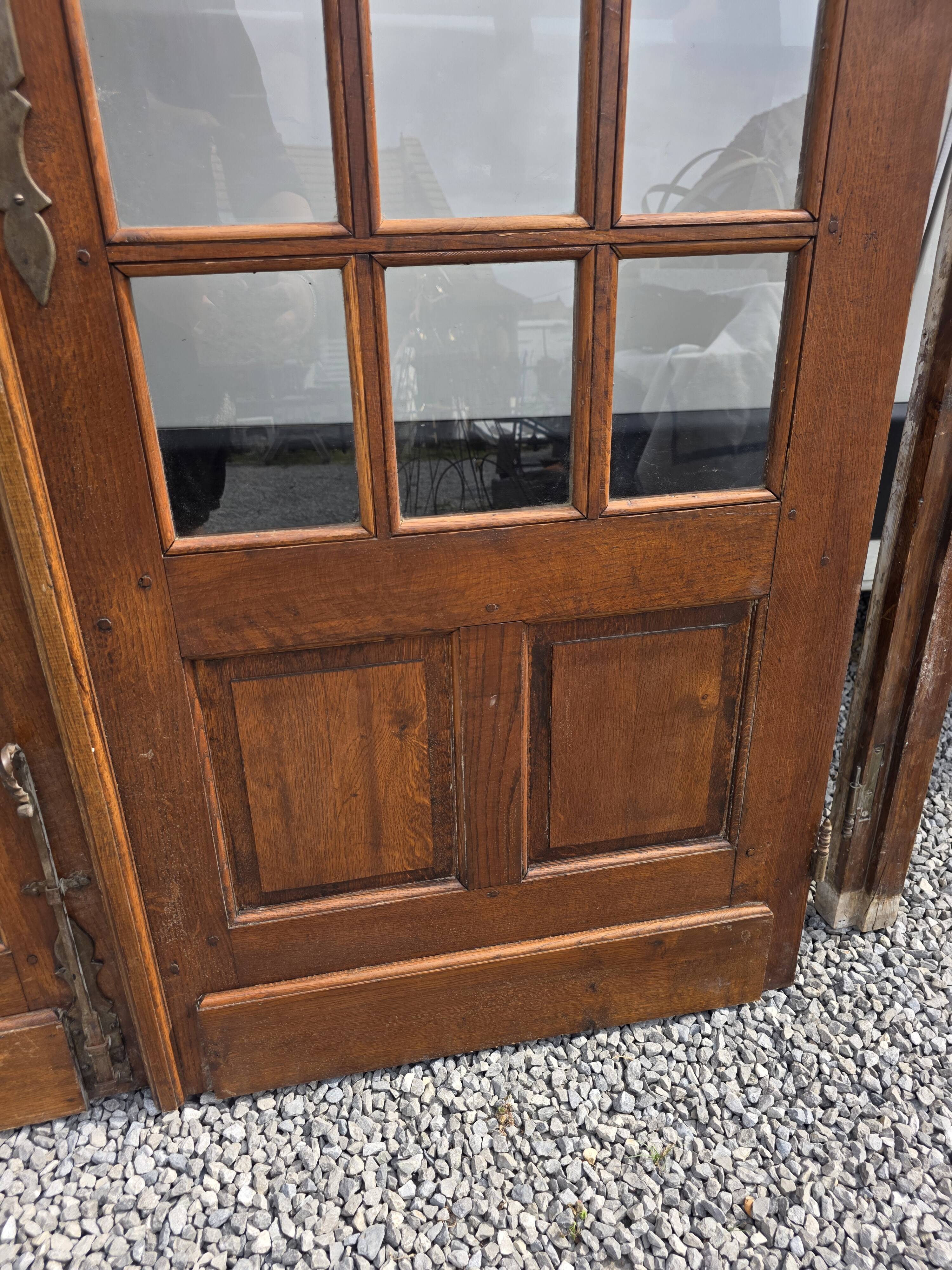 Paire de portes de séparation en chêne petits carreaux XXe