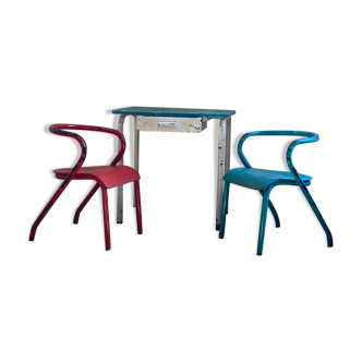 Ensemble deux chaises et une table de Jacques Hitier