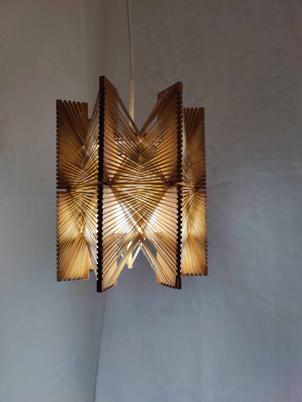 Suspension en fils tendus dans le goût de Paul Secon