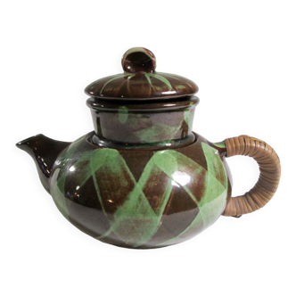 Ceramic teapot