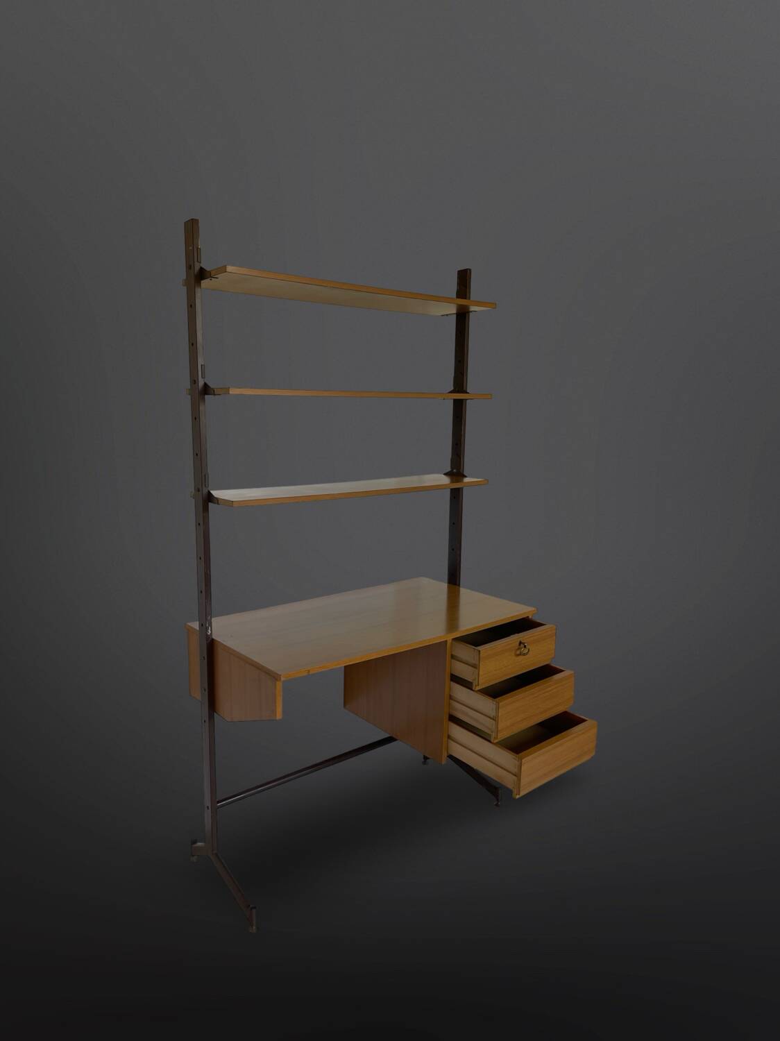 Bibliothèque italienne du milieu du siècle avec bureau.