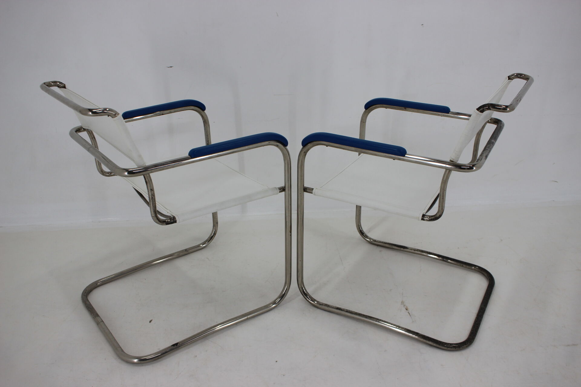 1930s Marcel Breuer Set of  B10 Bauhaus Tubular Table  and B34 Armachairs by Mucke Melder, CZ