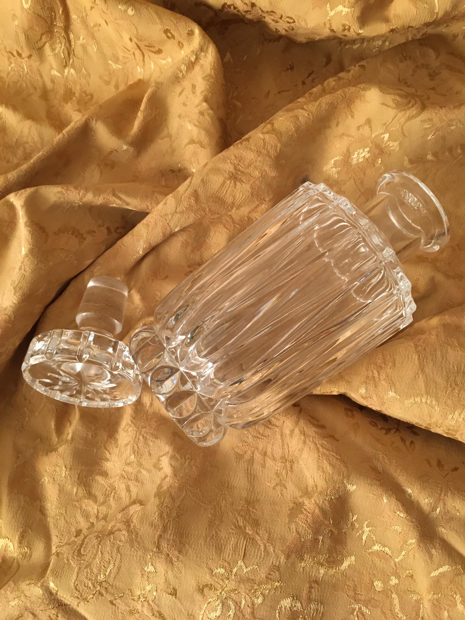 Carafe en verre ciselé avec bouchon verre