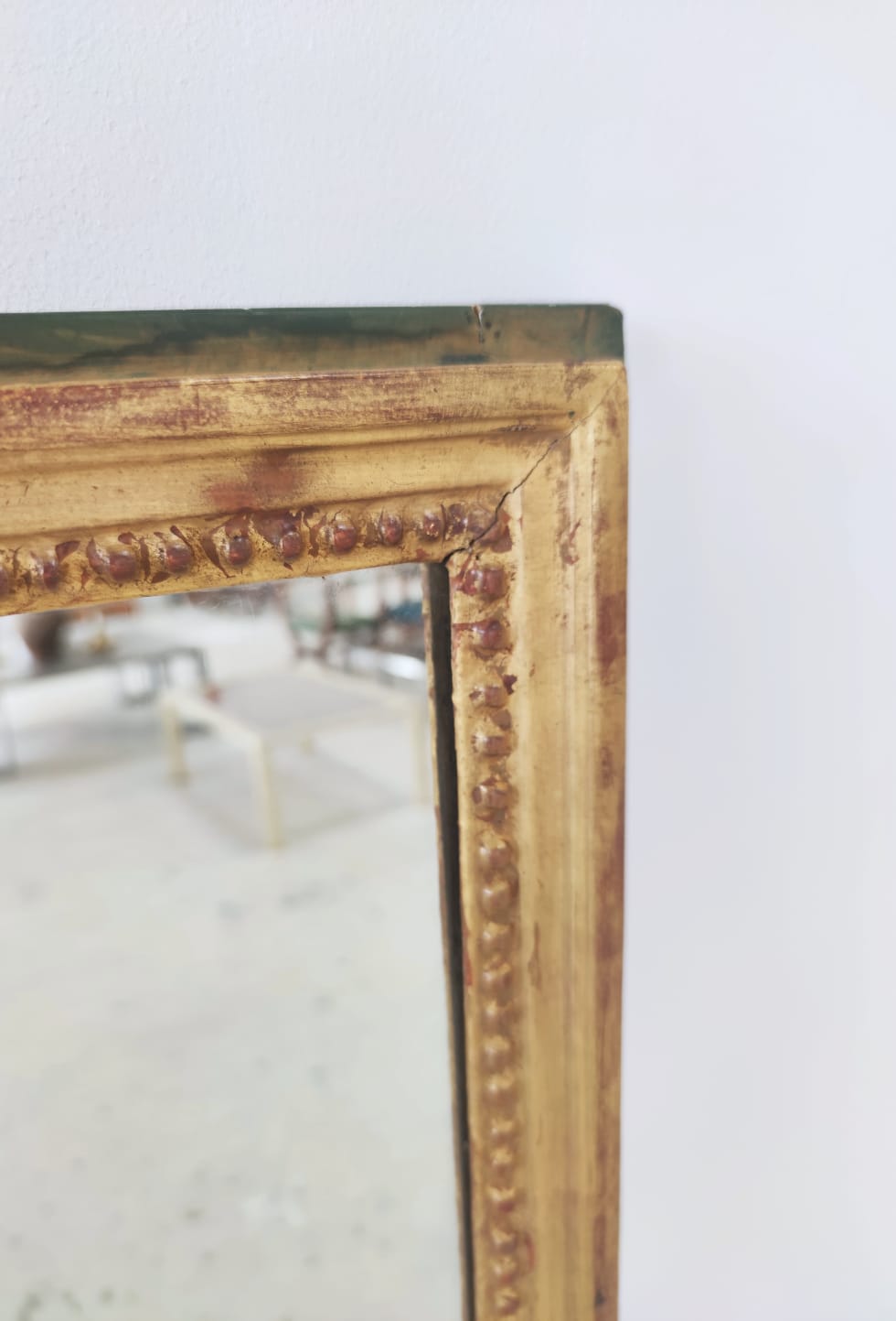 Rectangular foot mirror with pearl mesh