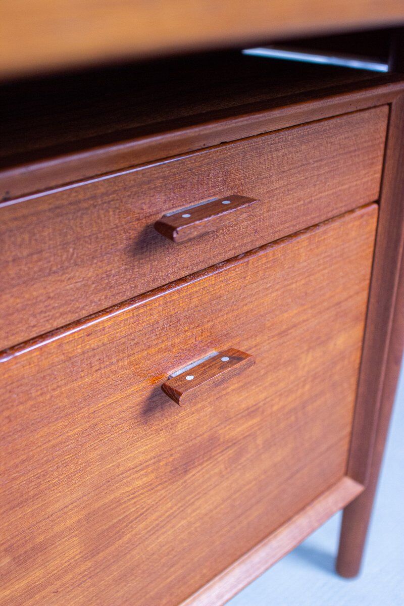 Danish mid-century desk model 207 in teak by Arne Vodder for Sibast, 1960s.