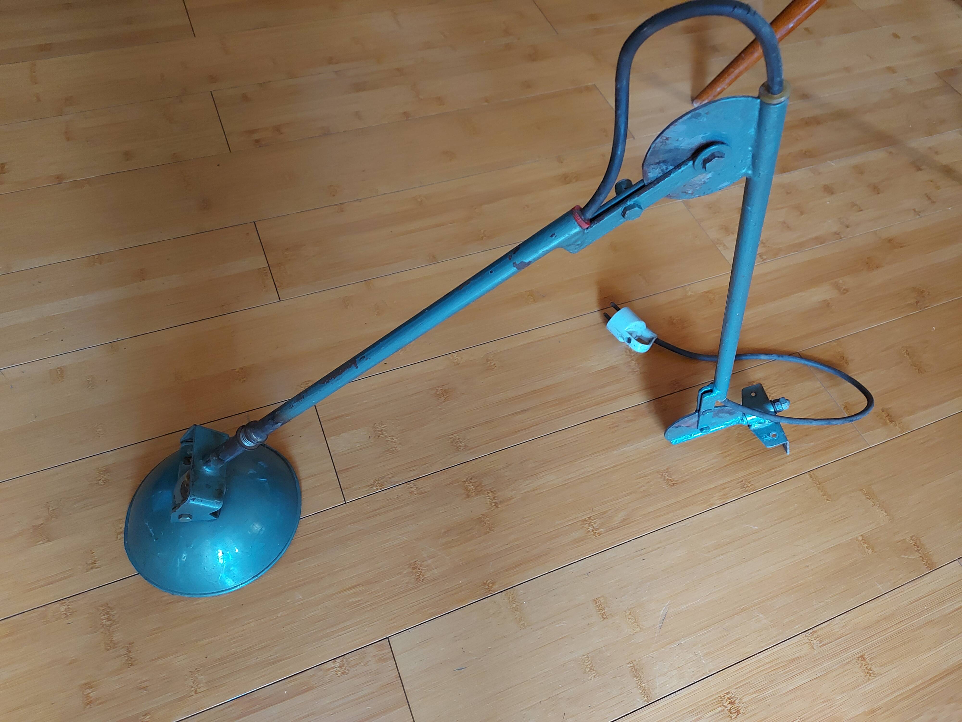 Lampe industrielle d'atelier à rotule