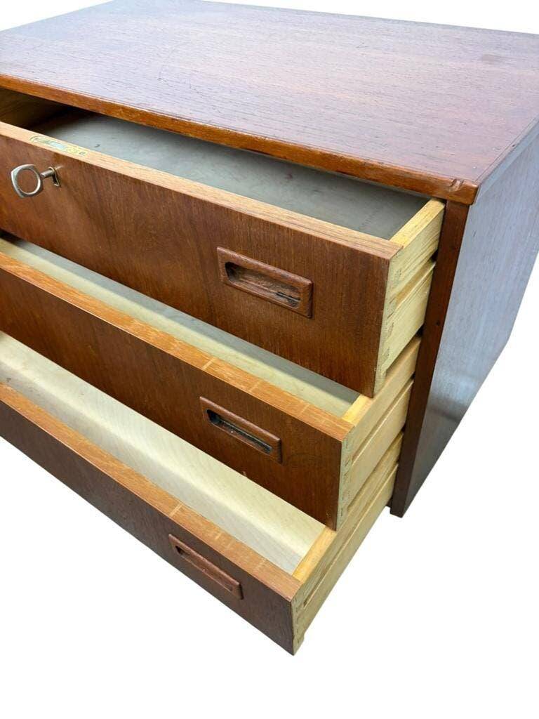 Vintage teak chest of drawers / mid-century wardrobe