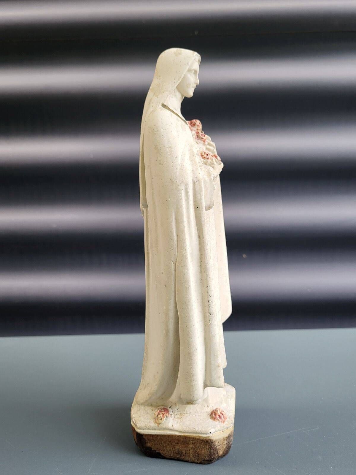 Statuette of Saint Thérèse of Lisieux | bouquet of roses and crucifix H 31 cm