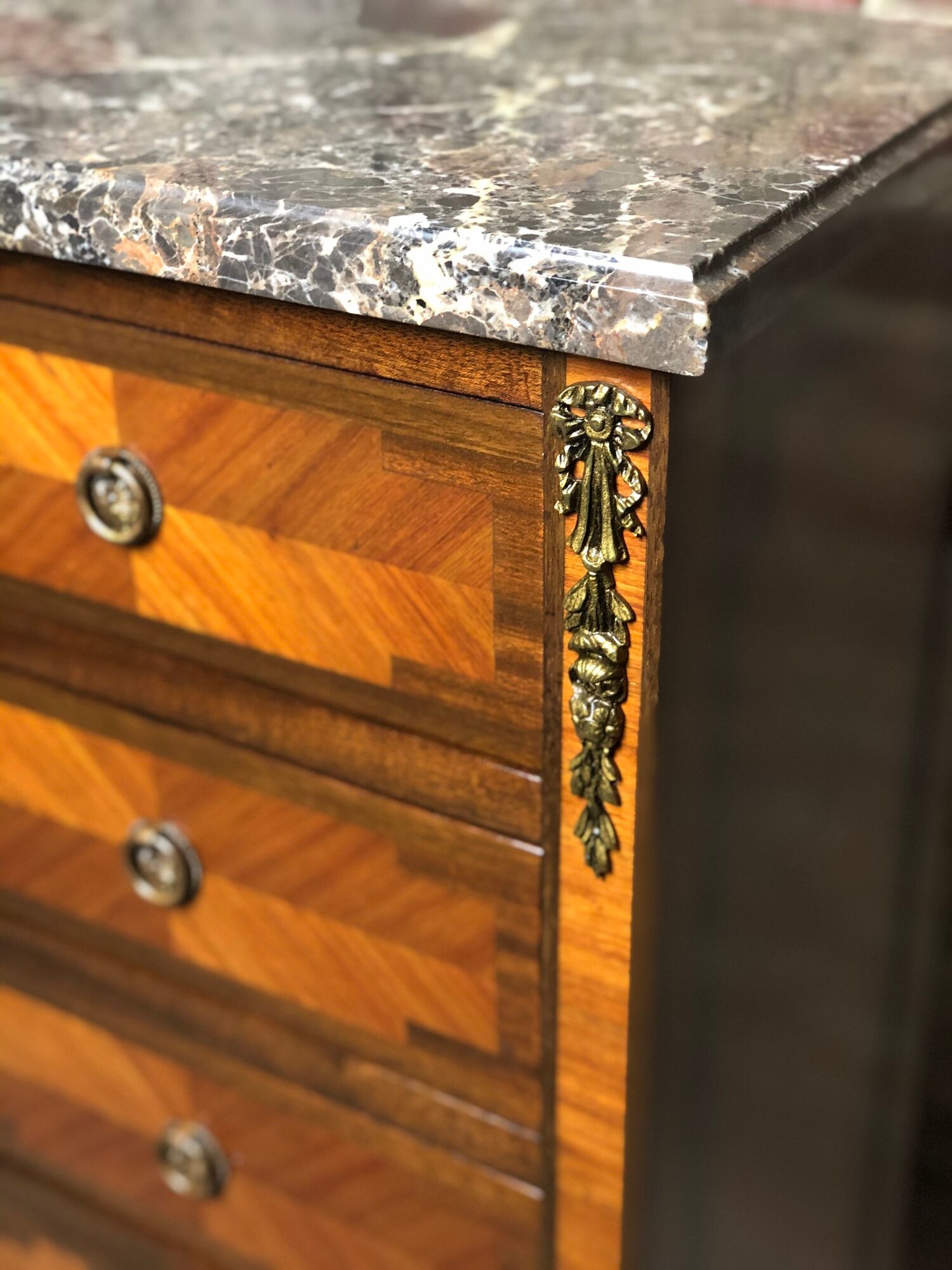 Chiffonnier / small furniture style Louis XVI marquetry on marble and bronze