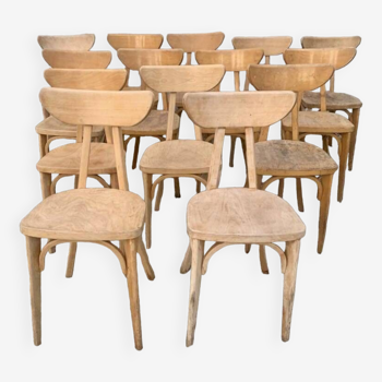 Série de 14 anciennes chaises bistrot en bois clair