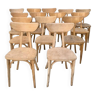 Série de 14 anciennes chaises bistrot en bois clair
