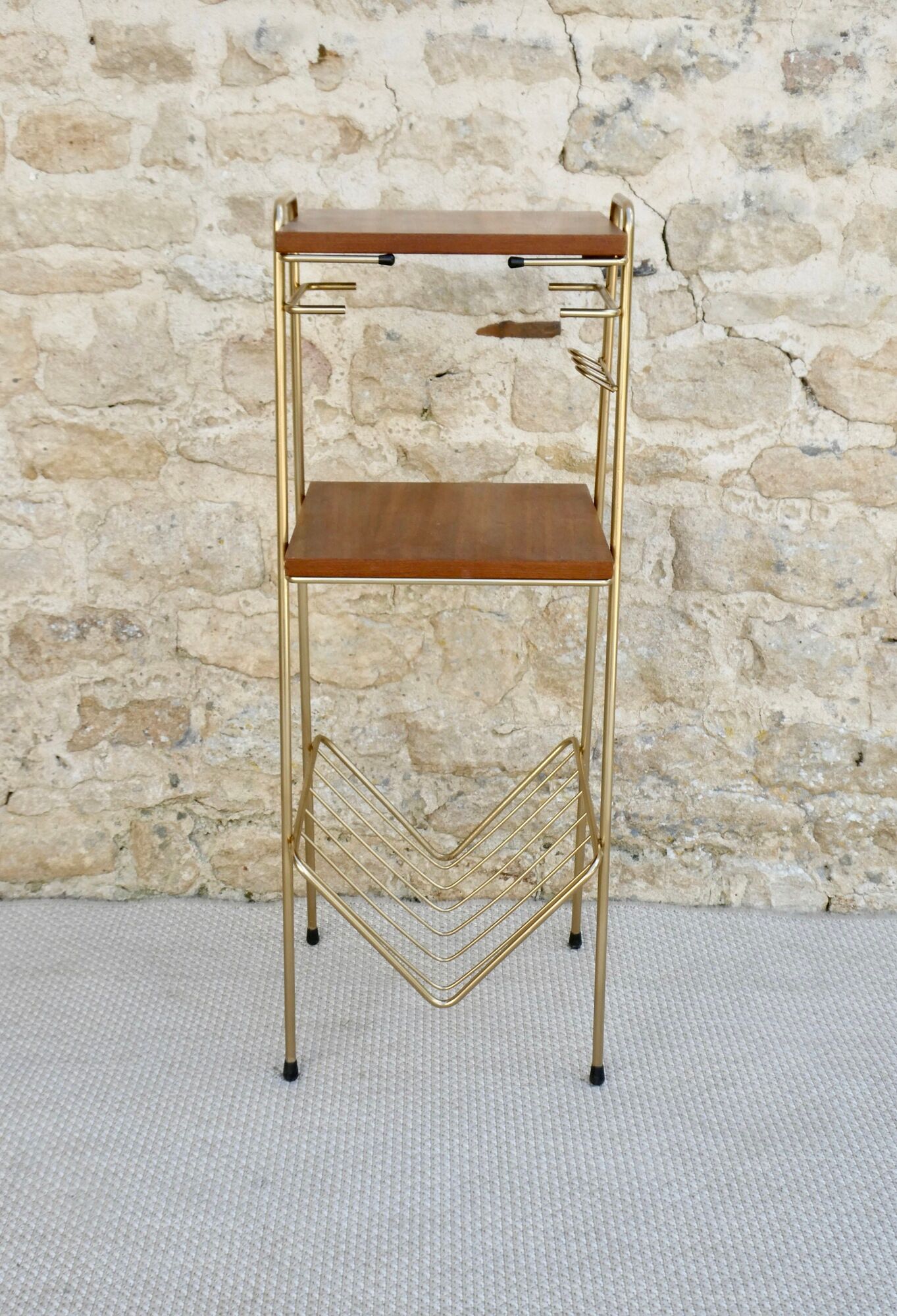 Pedestal table holders magazines in gilded metal and wood, 70s