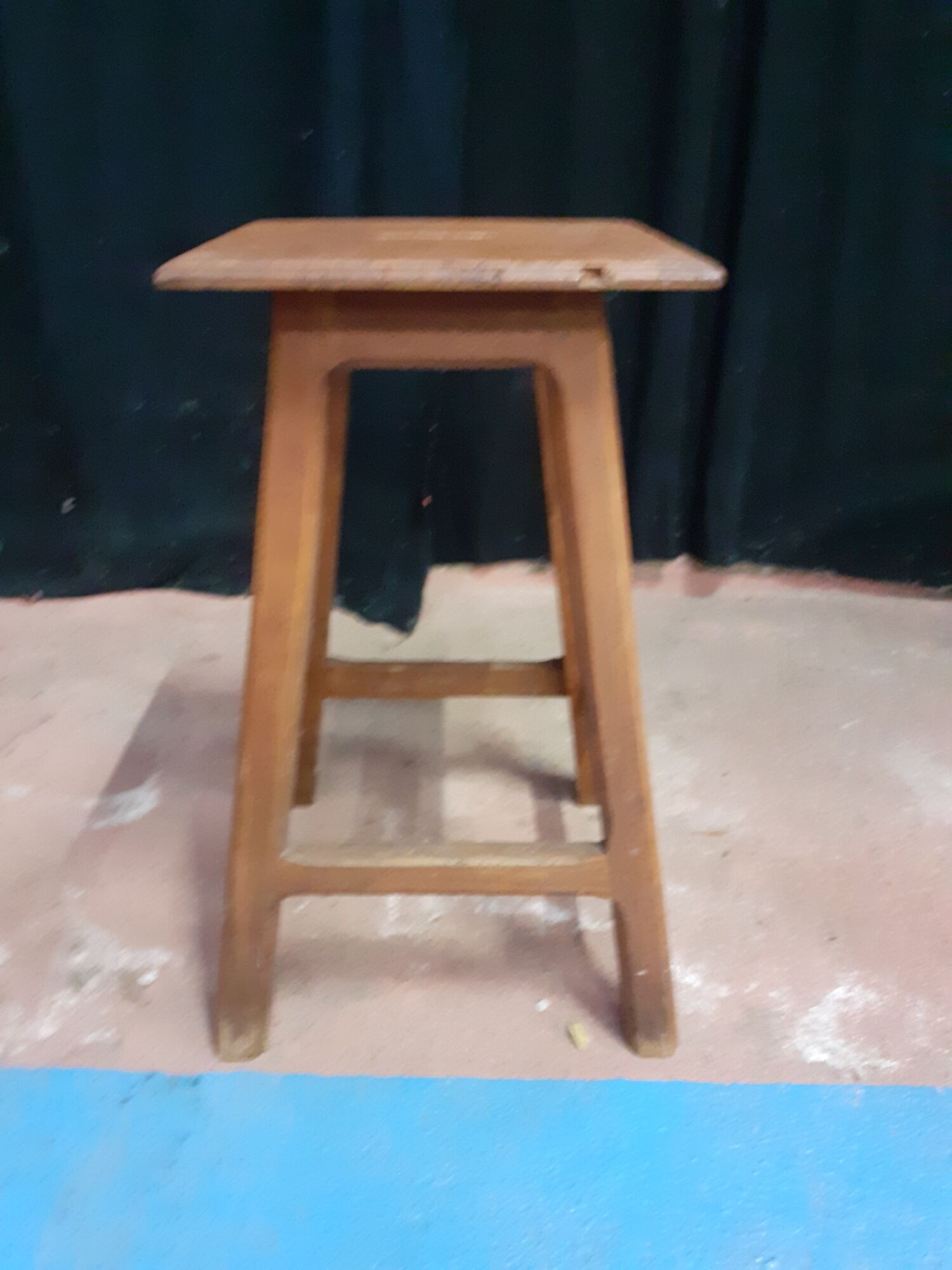 Workshop stool