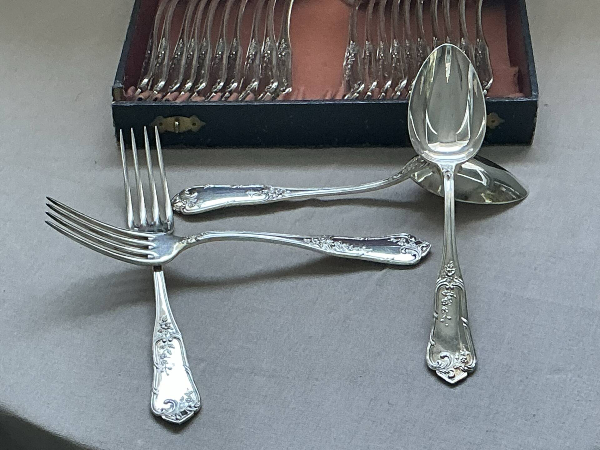 Elegant cutlery set 1900-1910 Boulenger "White 84" 24 place settings