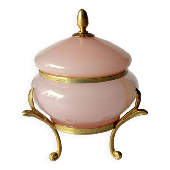 Boîte à pilules antique en onyx, boîte à bijoux rose avec cadre et pieds en laiton, vient directement des années 1930