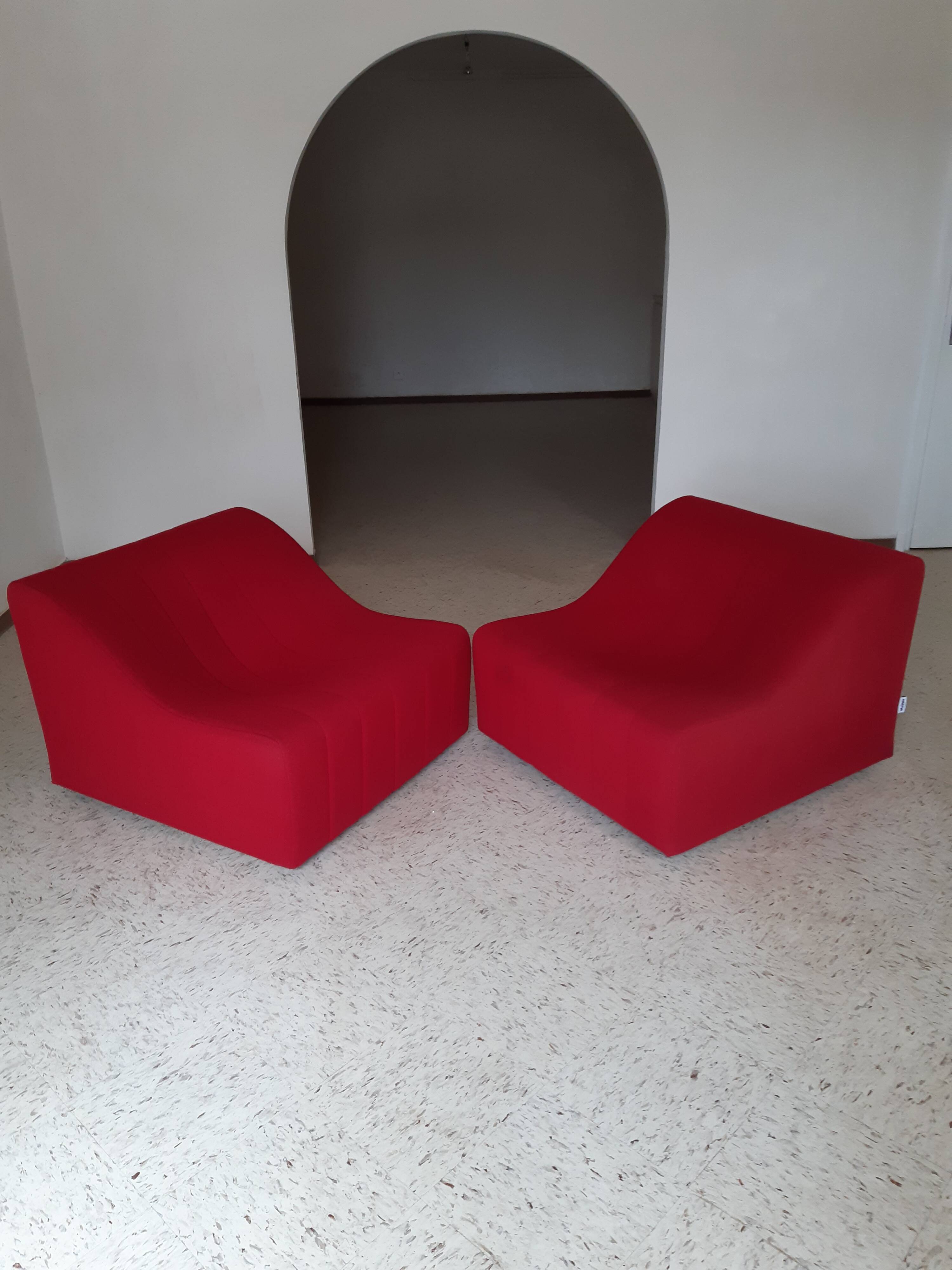 Pair of swivel chromatic lounge chairs by Kwok Hoi Chan, Steiner