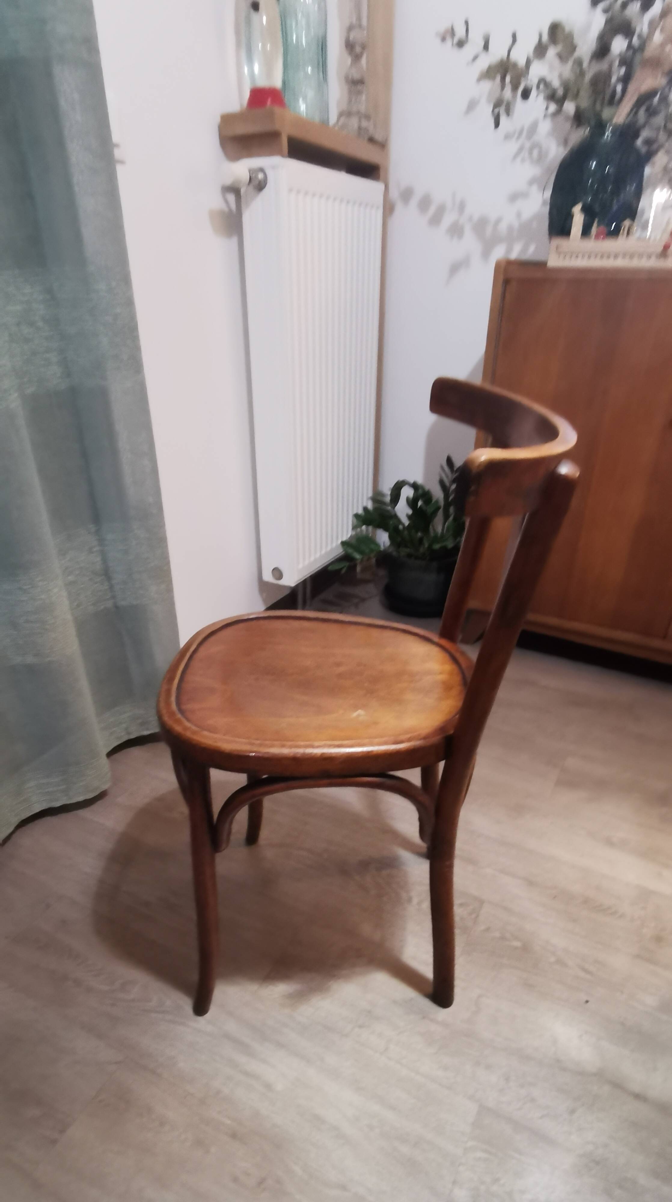 Lot of bistro chairs