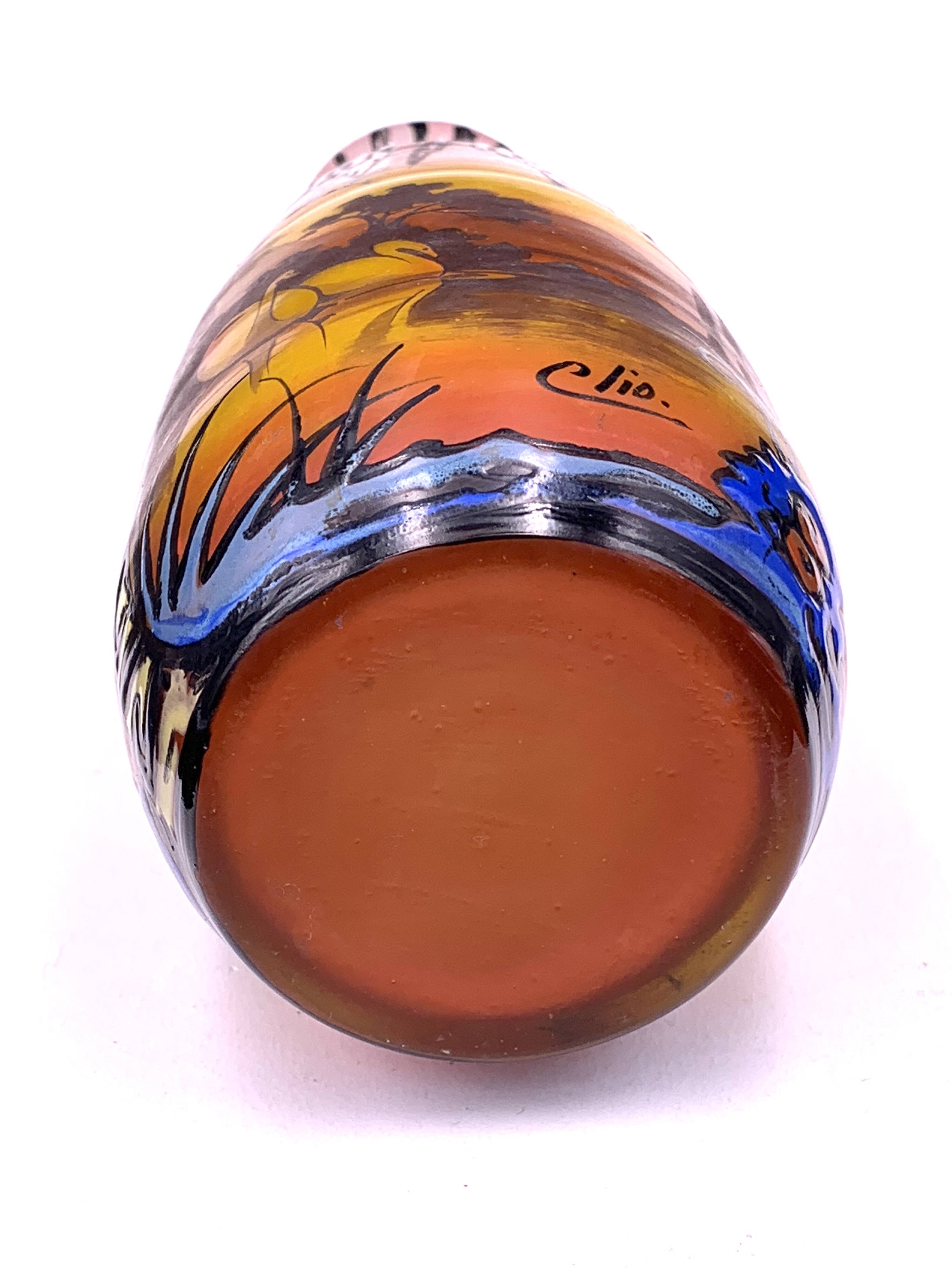 Vase Art Déco en verre peint et émaillé, signé Clio, circa 1920