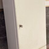 Cabinet called toilet to hang