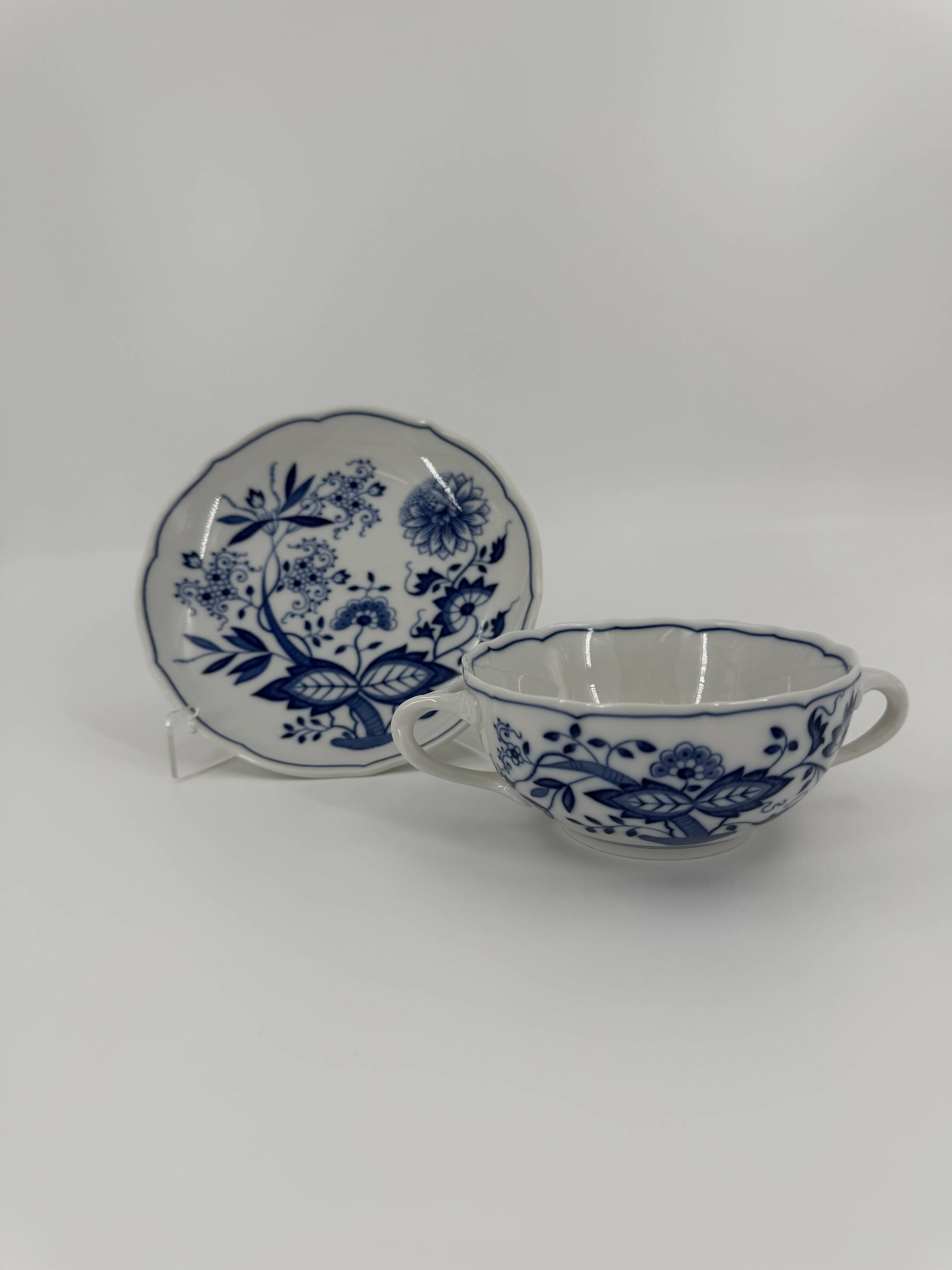 Hutschenreuther Service - Blue Onion -  Set for 12 (94 pieces)