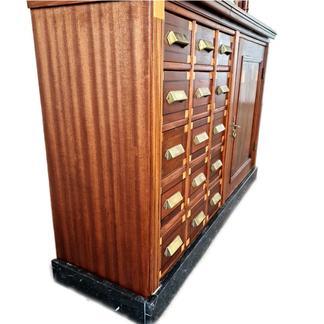 Armoire d’apothicaire Art Déco en acajou et marbre, 1909