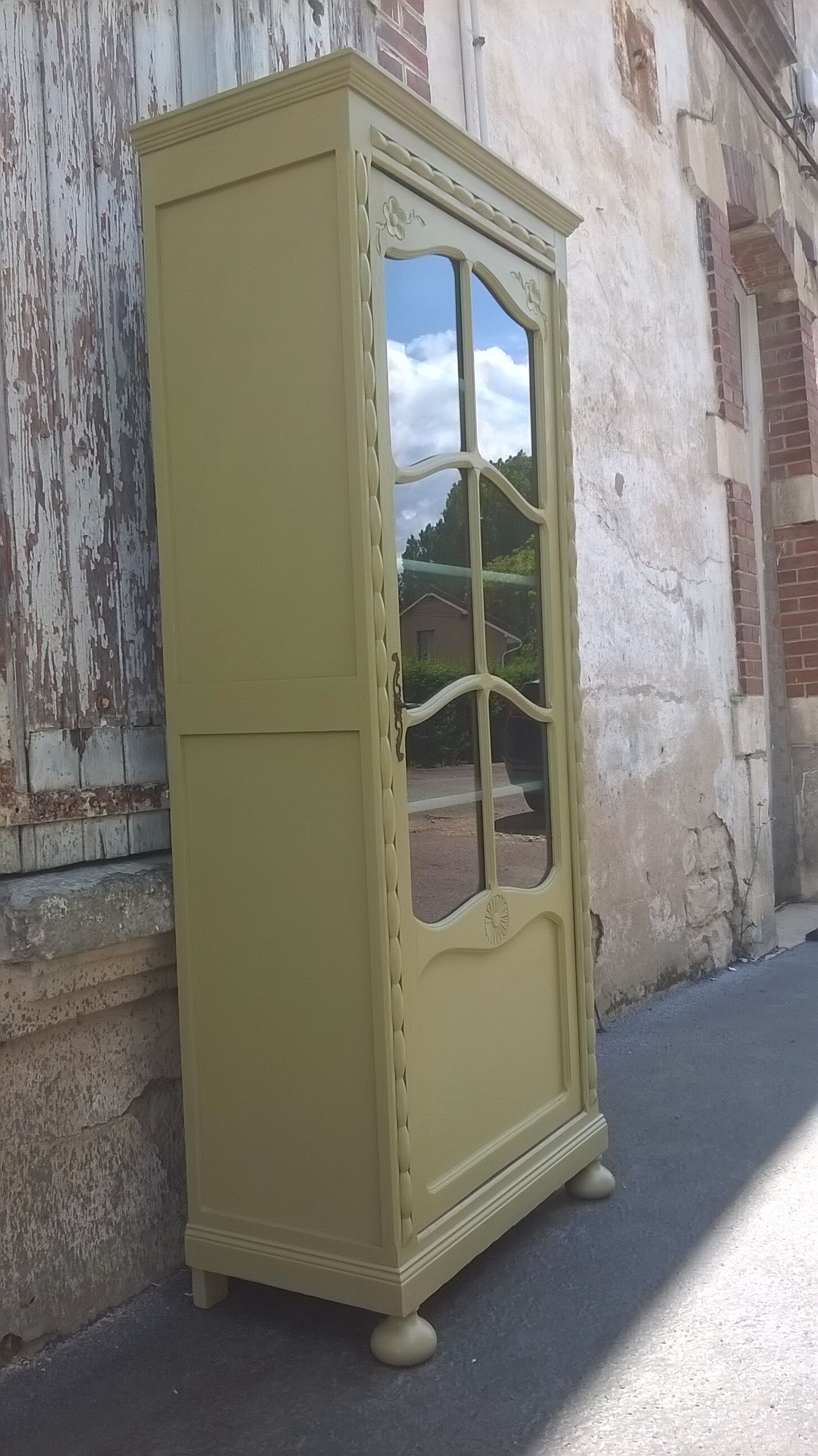 Parisian showcase cabinet 1930