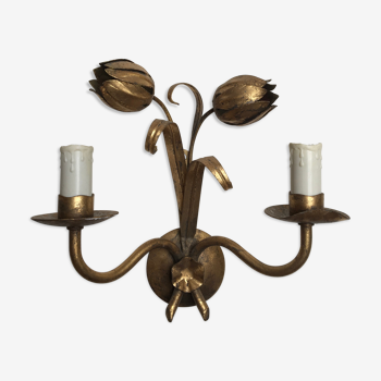 Floral sconce in gold metal