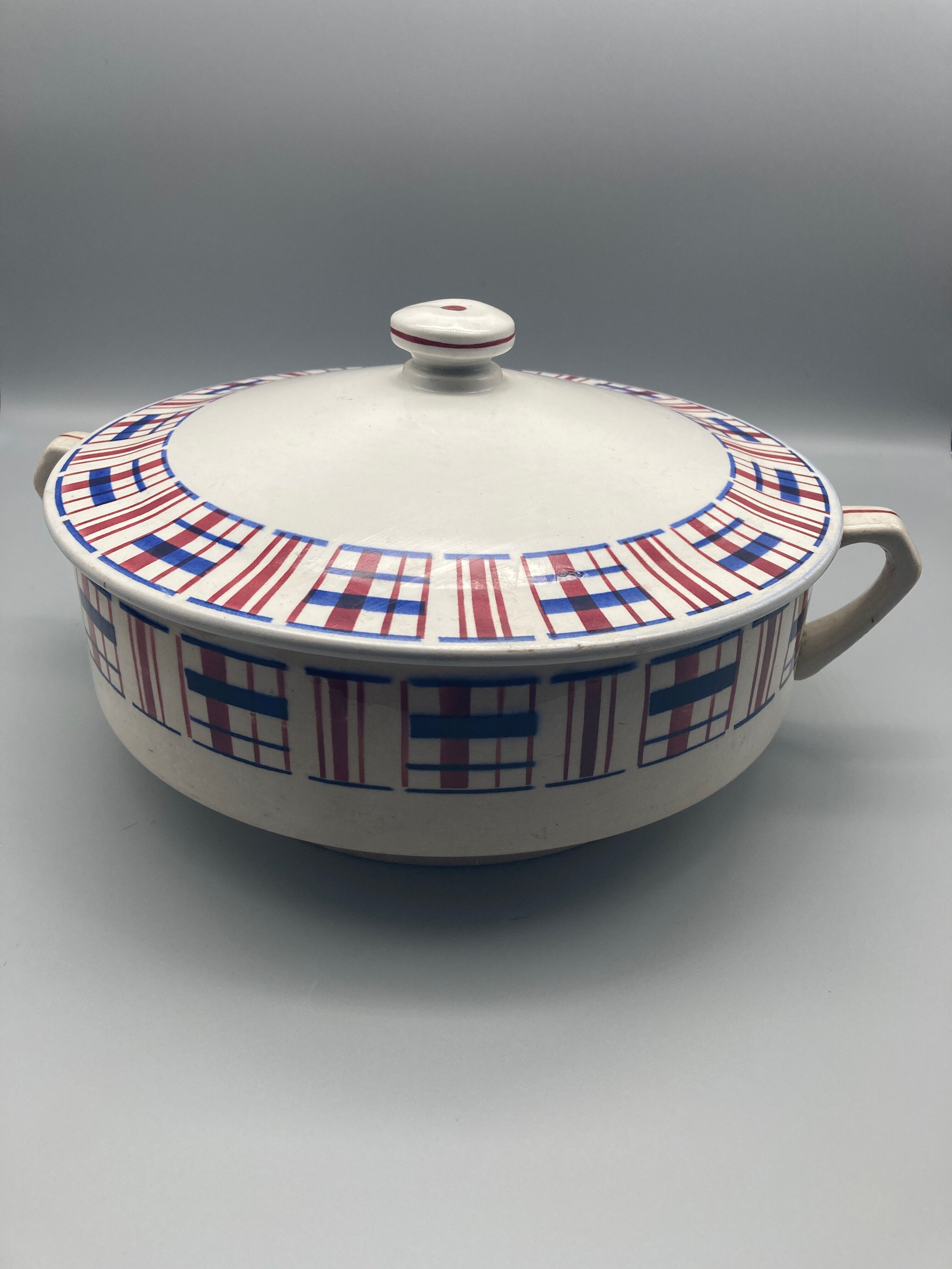 Small Iron Soupen Terre de Fer Saint Amand Basque style