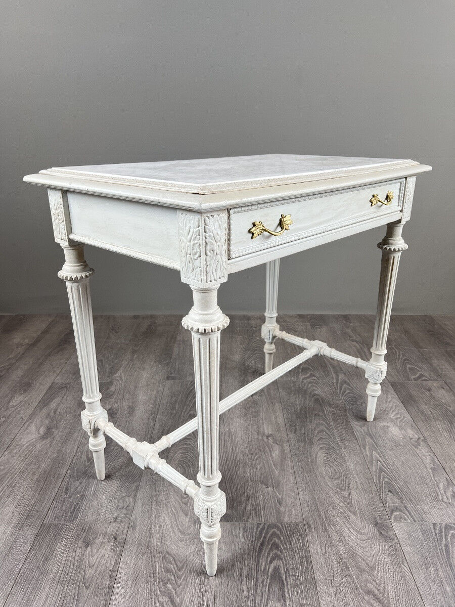 Table de style Louis XVI en bois peint et plateau en marbre, XXe Siècle