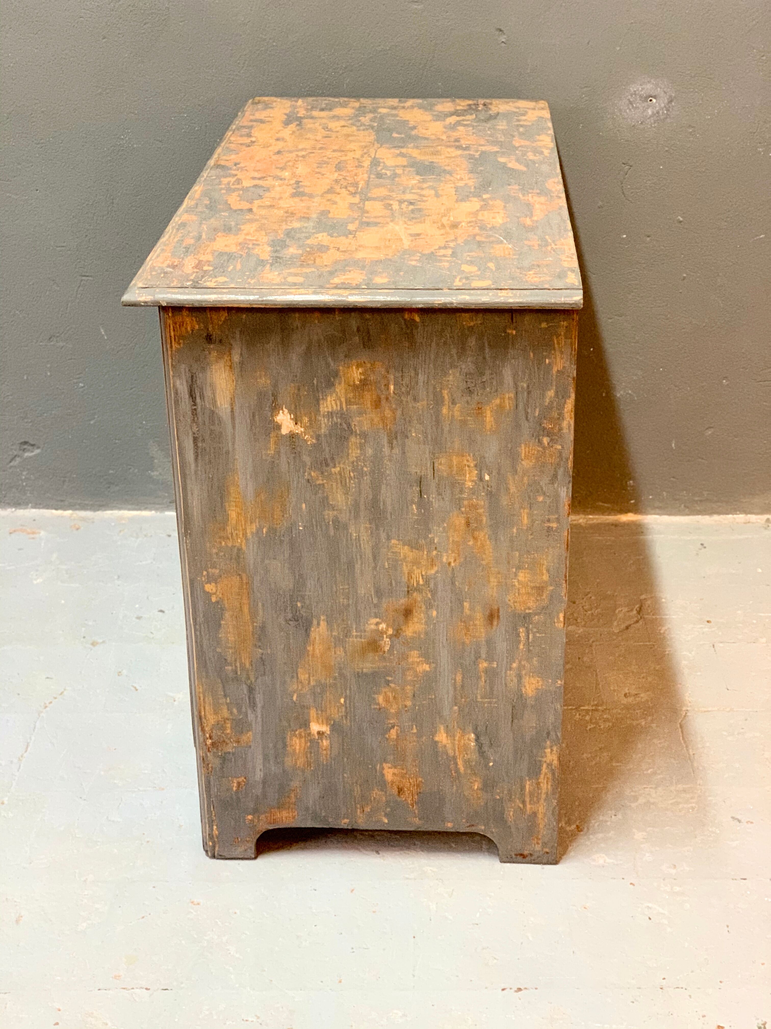 Dresser 1900 painted wood