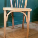 2 Scandinavian chairs inspired by Windsor.