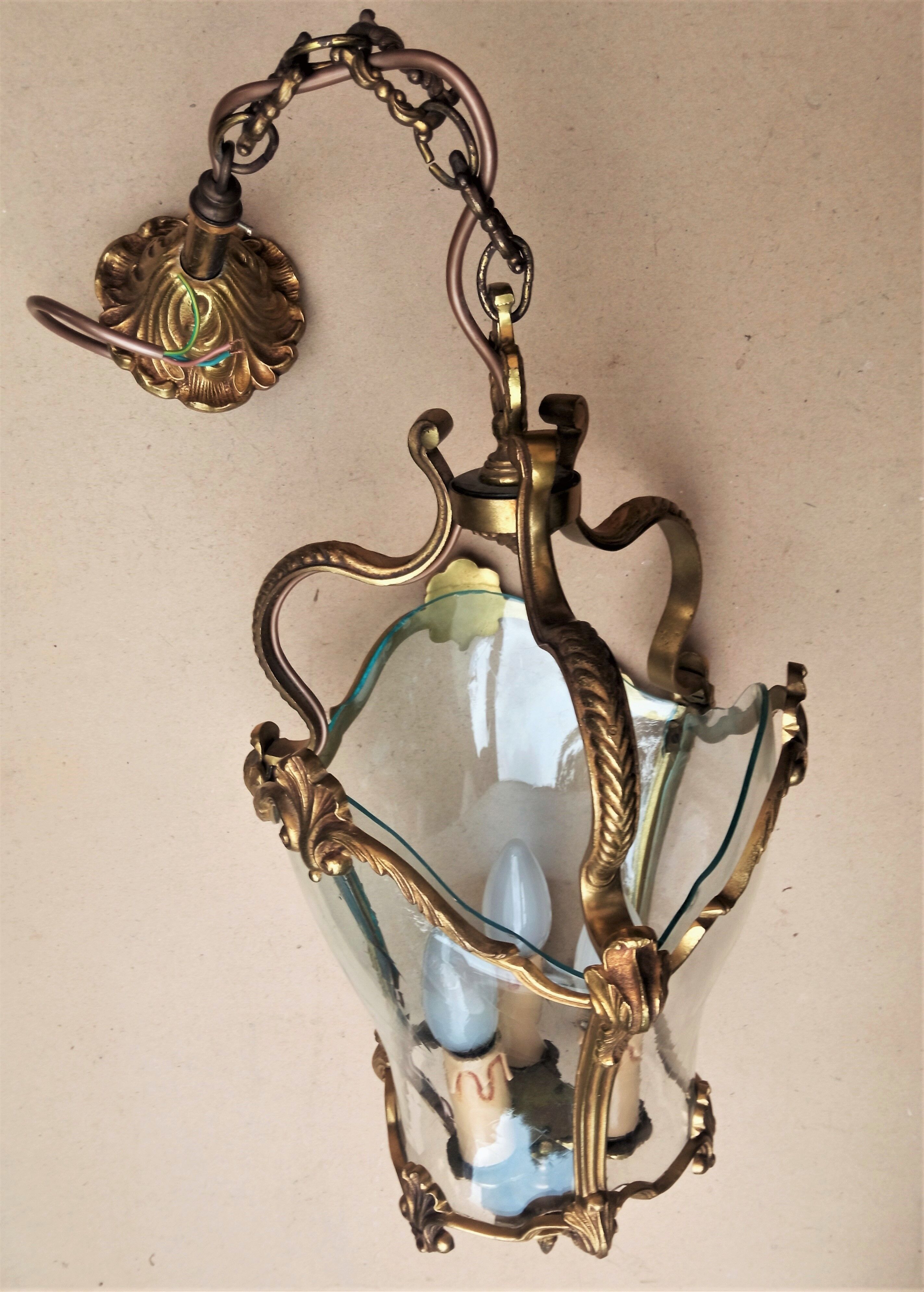 Bronze lantern Louis XV style in working order, curved glasses