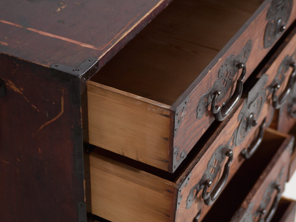 Ancient Japanese tansu of the choba-tansu type – Meiji/Taishō period (circa 1880-1920)