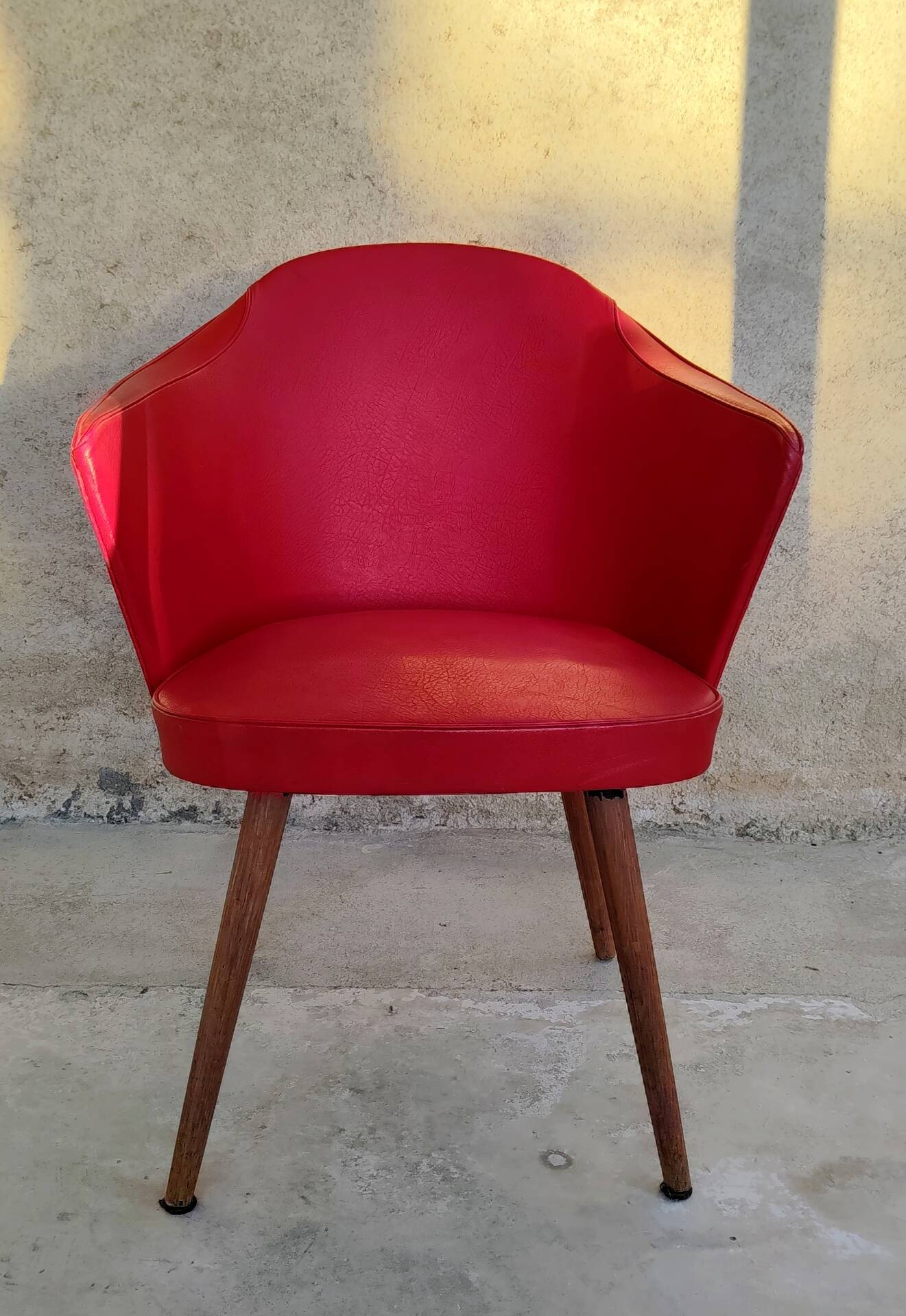 Cocktail chair in wood and red moleskin - 1960s