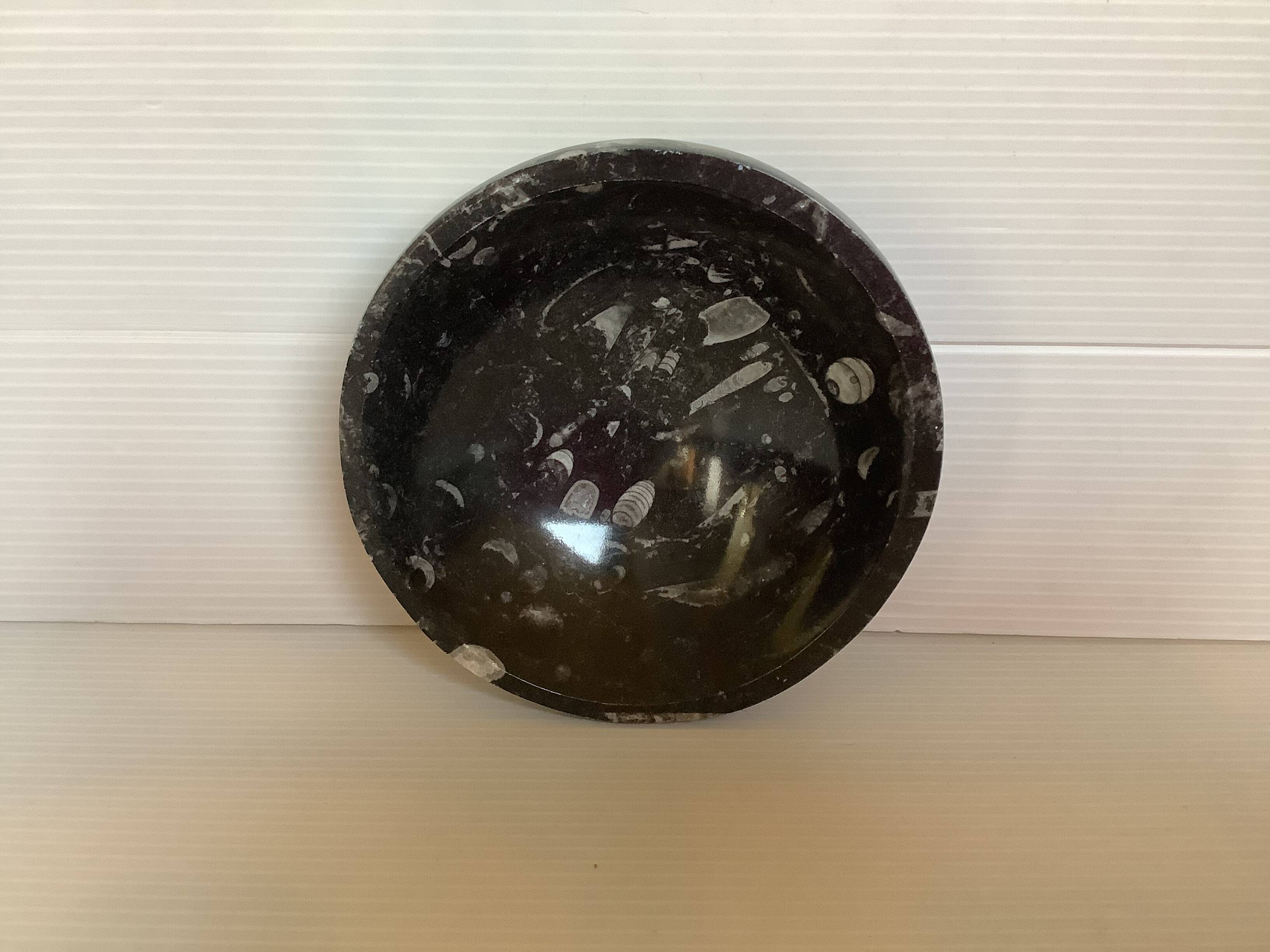Empty black marble cup pocket