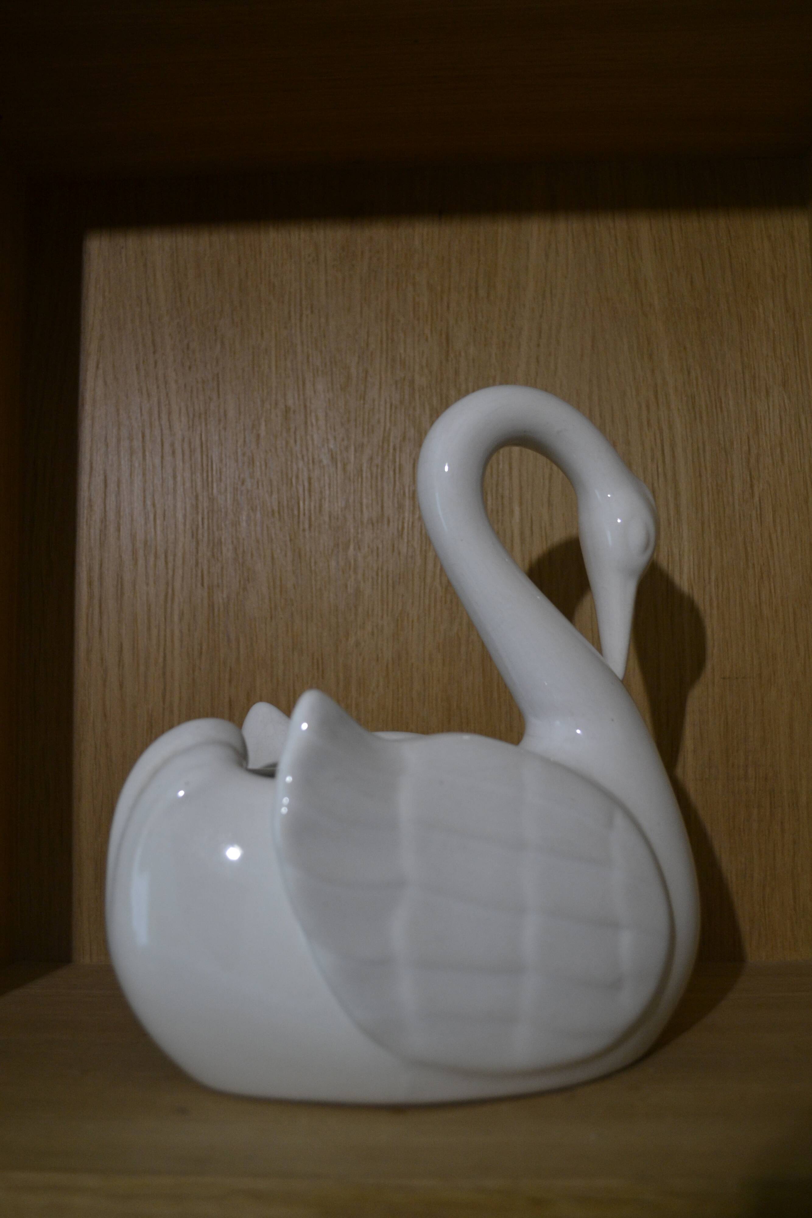 Swan flowerpot
