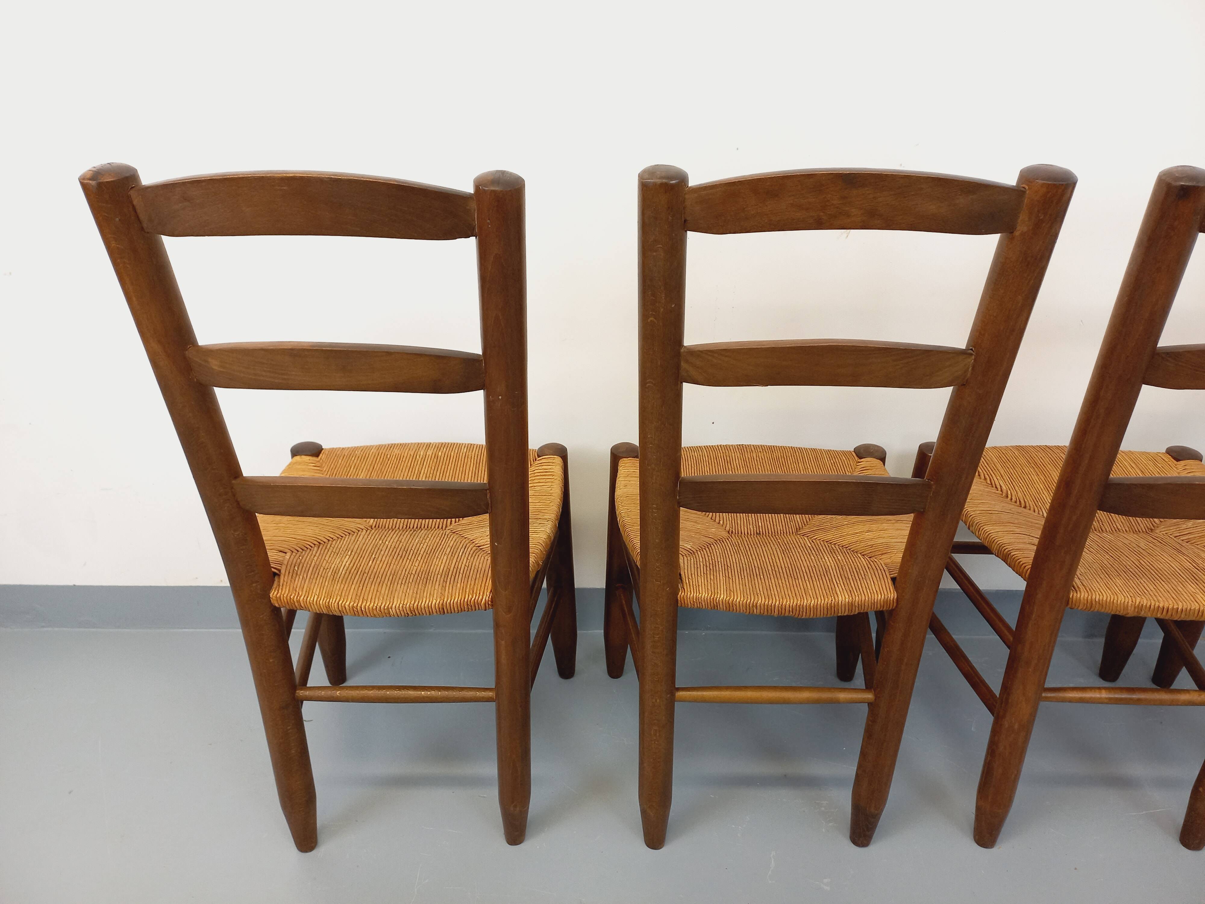 Set of 4 vintage brutalist chairs in wood and straw from the 1960s.